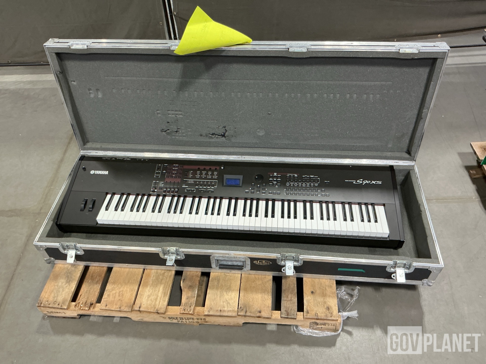 Surplus Yamaha S90XS Music Synthesizer in Chambersburg