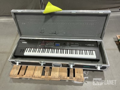 Yamaha S90XS Music Synthesizer