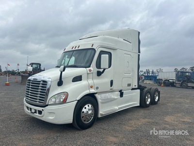 2016 Freightliner Cascadia 113 6x4 T/A Sleeper Truck Tractor