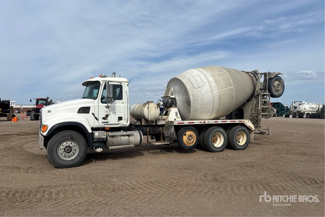2005 Mack CV513 10x4 Mixer Truck