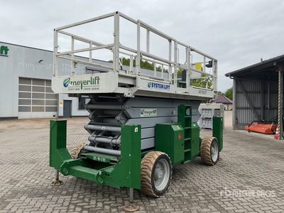 2005 Genie GS5390RT 4x4 Diesel Scissor Lift