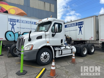 2013 Freightliner Cascadia 113 6x4 T/A Day Cab Truck Tractor