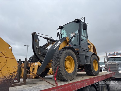 2020 John Deere 244L جرافة