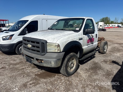 2005 Ford F-250 4x4 を見 Cab and Chassis (Inoperable)