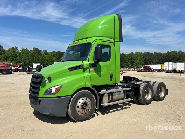 2020 Freightliner Cascadia 116 6x4 T/A Day Cab Truck Tractor
