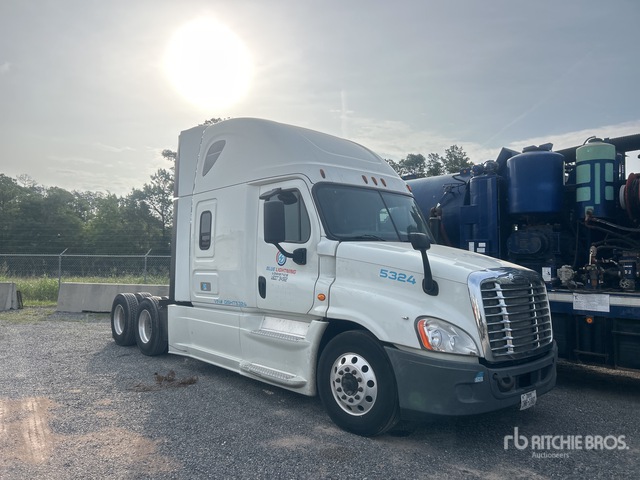 2016 Freightliner Cascadia 125 6x4 T/A Sleeper Truck Tractor