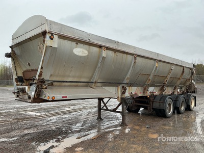 2007 Trout River Tri/A Live Bottom Trailer