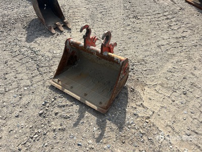 23 in Q/C Excavator Bucket