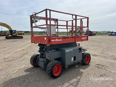 2018 Skyjack SJ6832 RT 4x4 Dual Fuel Scissor Lift