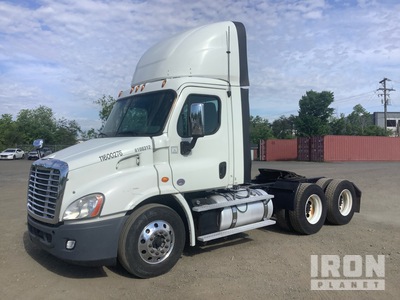 2016 Freightliner Cascadia 113 6x4 Day Cab Truck Tractor