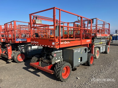 2018 Skyjack SJ6826 RT 4x4 Dual Fuel Elevador de tijera