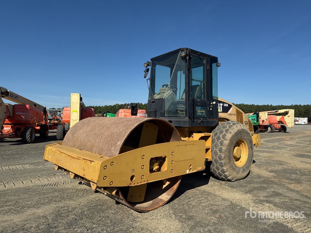2010 Cat CS56 Smooth Drum Compactor