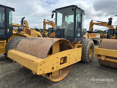 2010 Cat CS56 Smooth Drum Compactor