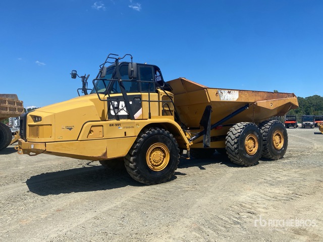 2015 Cat 725C Articulated Dump Truck