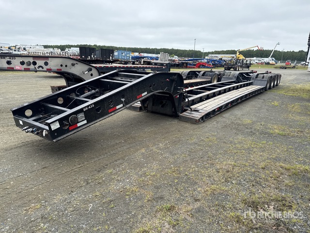 2010 Fontaine Magnitude 604DSR Tri/A Removable Gooseneck Lowboy Trailer
