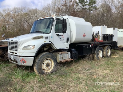 2012 Freightliner M2 106 6x4 Camion-citerne à carburant et à lubrifiant (Inoperable)