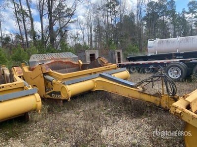 John Deere 2010E Pull Scraper