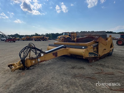 John Deere 2010E 4 Tire Hydraulic Pull Scraper