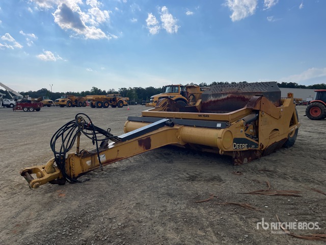 2017 John Deere 2010E 4 Tire Hydraulic Pull Scraper