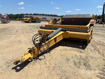 John Deere 2010E 4 Tire Hydraulic Pull Scraper