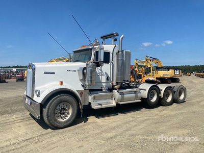 Kenworth W900L 8x4 Tri/A Day Cab Truck Tractor (Glider Kit)