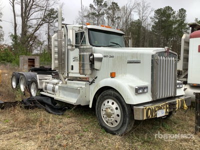 2012 Kenworth W900 Tri/A Day Cab Truck Tractor