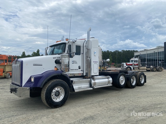 2011 Kenworth T800 8x4 Heavy Haul Tri/A Sleeper Truck Tractor