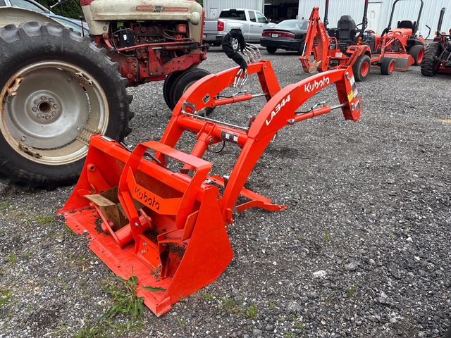 Kubota LA344S Front Loader Attachment Kubota LA344S Front Loader Attachment