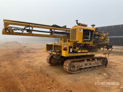 2015 GRT UTILICORP UTSCPDDLSTIP25 Auf Raupen montierter Pfostentreiber