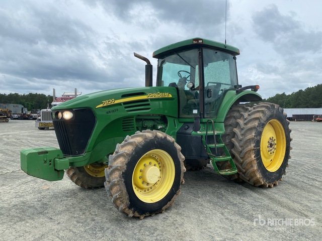 2004 John Deere 7820 4WD Tractor