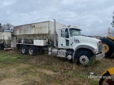 2015 Mack GU713 6x4 Soil Stabilization Spreader Truck