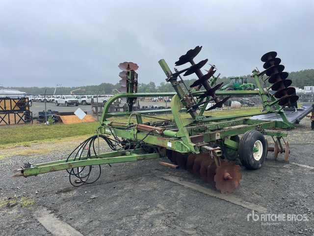 John Deere 20 ft Tandem Disc