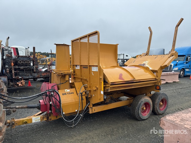 Duratech Haybuster 2574 Tow-Behind Hydraulic Bale Processor