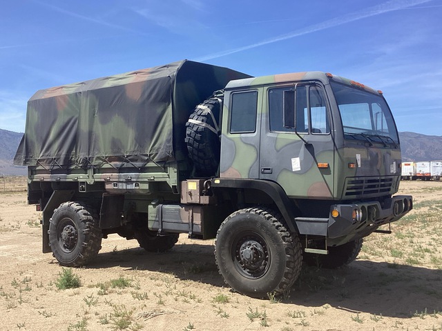 2003 Stewart & Stevenson M1078A1 LMTV 4x4 Cargo Truck 2003 Stewart & Stevenson M1078A1 LMTV 4x4 Cargo Truck