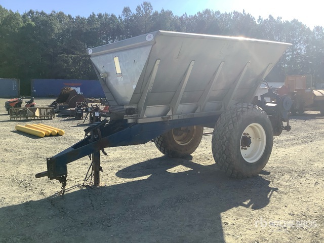 Newton Trailer S/A Fertilizer Spreader