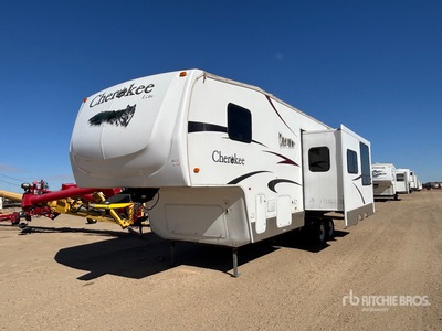 2008 Forest River Cherokee 28 ft T/A Travel Trailer
