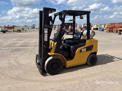 Cat GP25N 4500 lb Cushion Tire Carretilla Elevadora