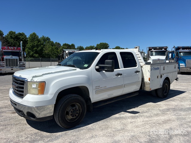 2007 GMC Sierra 3500HD 4x4 Crew Cab Utility Truck