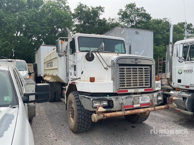 1998 Oshkosh FF-115 5000 gal 6x4 T/A Water vrachtwagen
