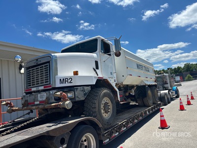 1998 Oshkosh FF-115 5000 gal 6x4 T/A Water Truck
