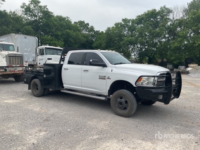 2013 Ram 3500HD 4x4 Crew Cab Camion à Plateau