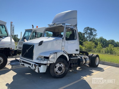 2015 Volvo VNM42T 4x2 Tracteur routier (Inoperable)