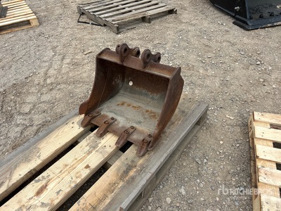 18 in Digging Excavator Bucket