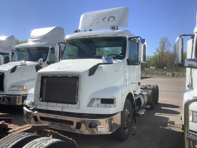 2015 Volvo VN 6x4 T/A Day Cab Truck Tractor