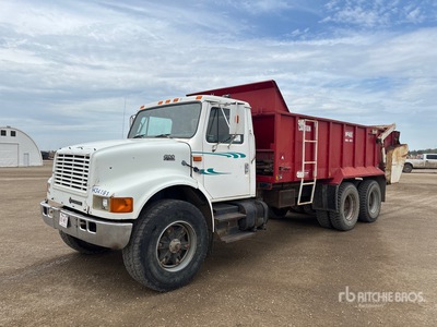 1992 International 4900 6x4 Manure Spreader