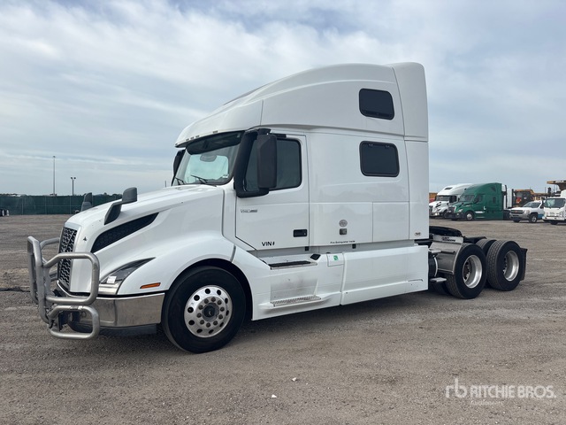 2021 Volvo VNL860 6x4 T/A Sleeper Truck Tractor