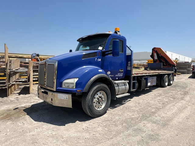 Palfinger PK30002 22050 lb Knuckle Boom on 2016 Kenworth T-880 6x4 Boom Truck