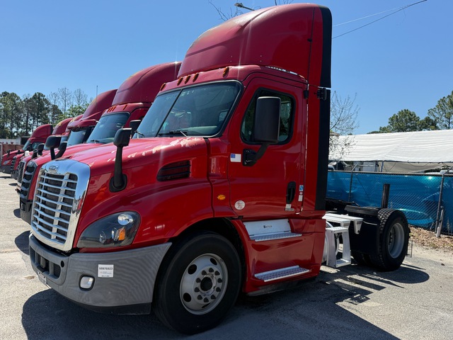 2018 Freightliner CA113 4x2 S/A Day Cab Truck Tractor (Inoperable)