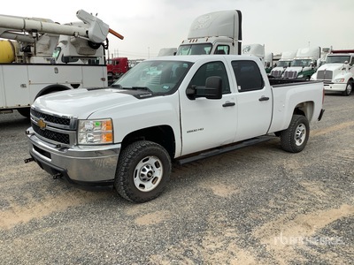 2014 Chevrolet Silverado 2500HD 4x2 Crew Cab بيك اب