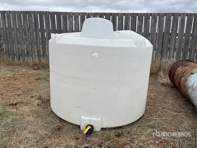 1000 gal Poly Water Tank